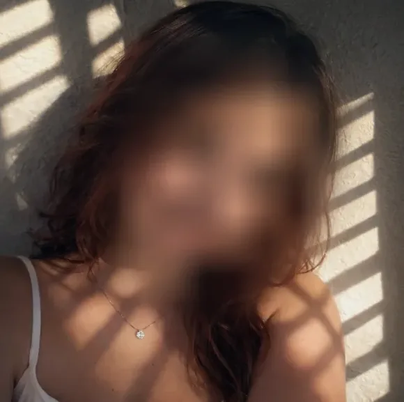 Esmee, 23