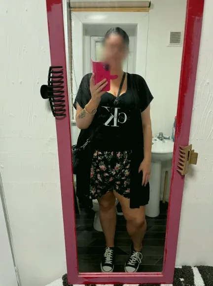Eva, 37