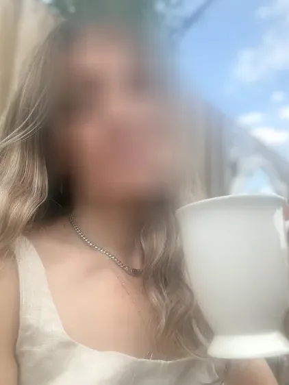 Eva, 37