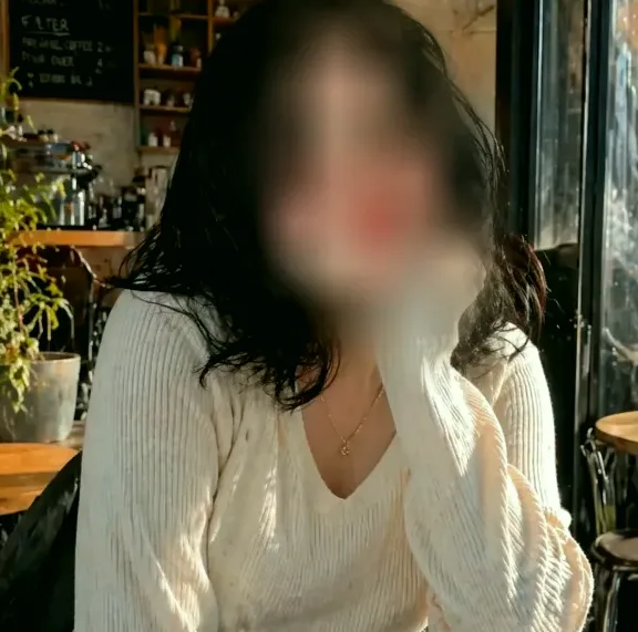 Nathalie, 25