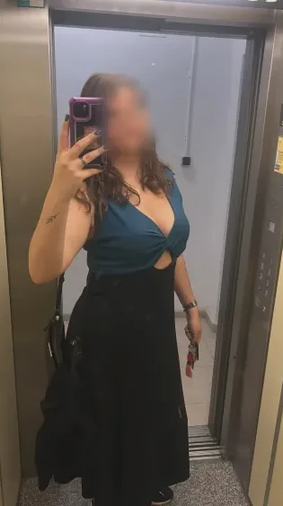 Shania, 35