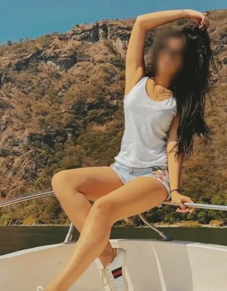 Soukaina, 27
