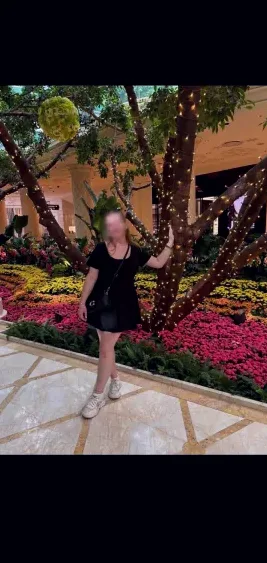 Suzanne, 25
